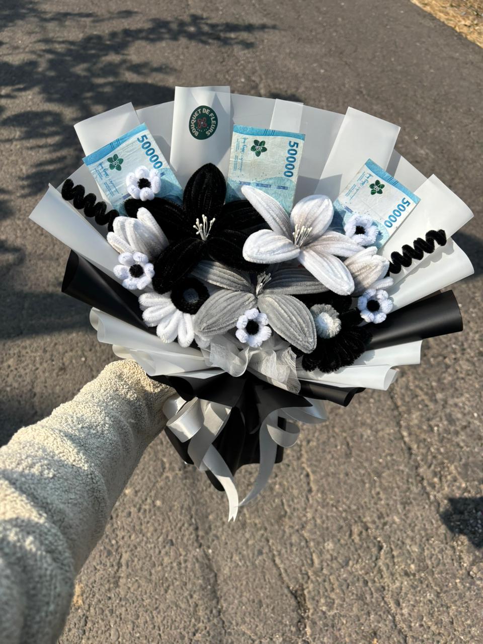 Black and White Money Bouquet ESHA.FLO