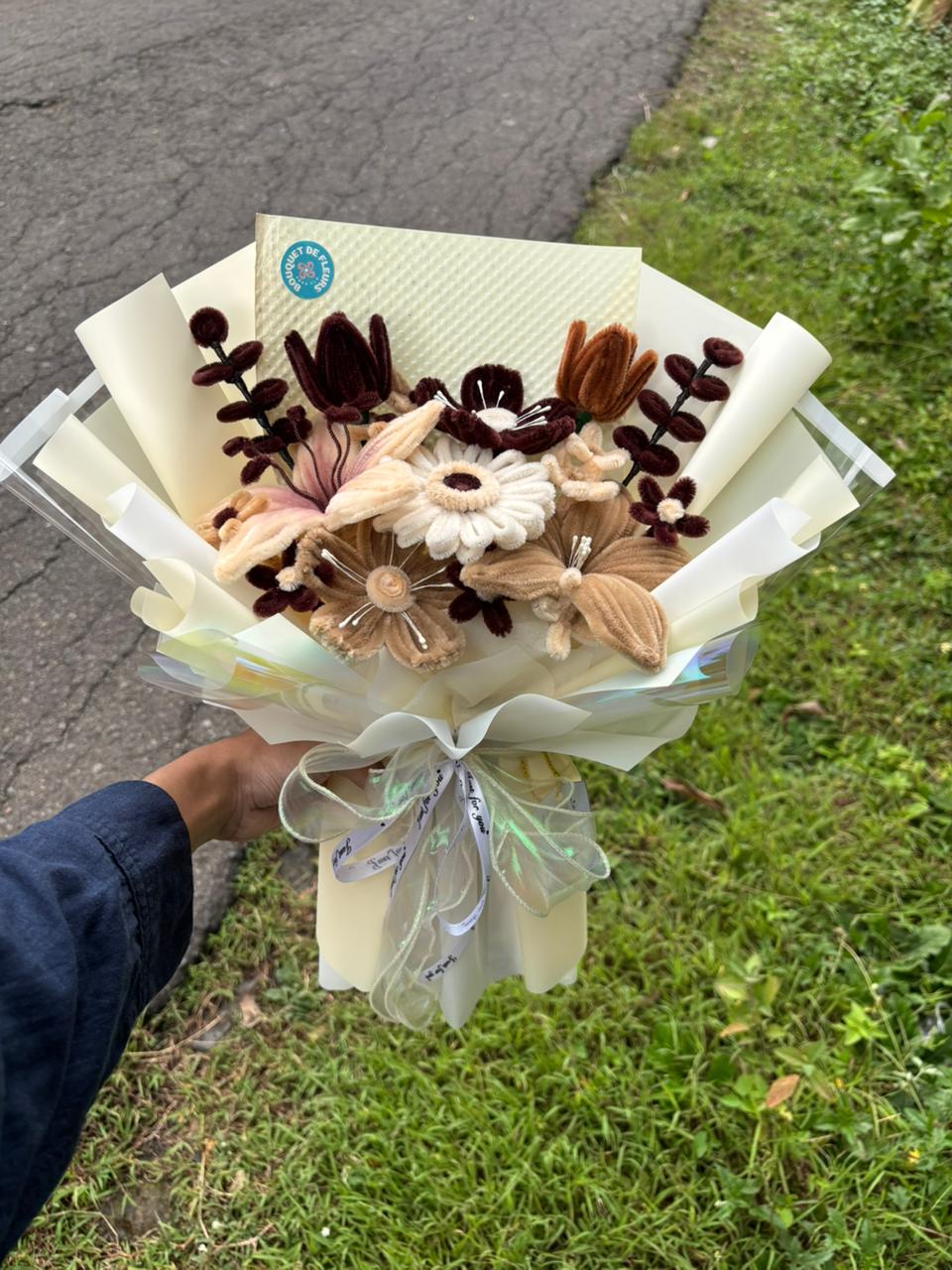 Earth Tone Bouquet kawat bulu warna cokelat dan cream ESHA.FLO